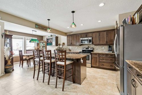 23 Kingston View Se, Airdrie, AB, T4A0K4 | Card Image