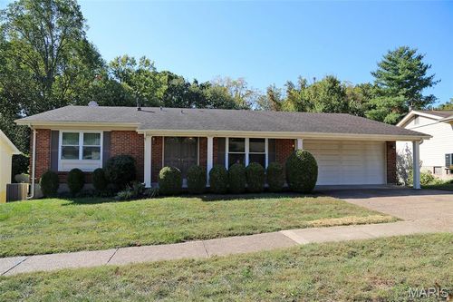 560 Running Creek Drive, Ballwin, MO, 63021 | Card Image
