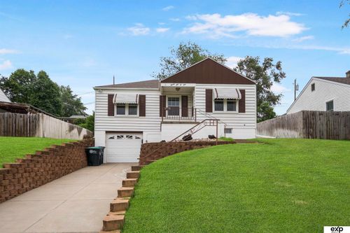 2109 S 47th St, Omaha, NE, 68106-3322 | Card Image