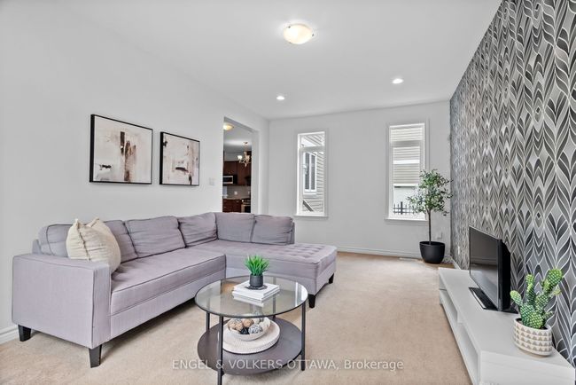 182 Meandering Brook Dr, House attached with 4 bedrooms, 4 bathrooms and 2 parking in Gloucester ON | Image 20