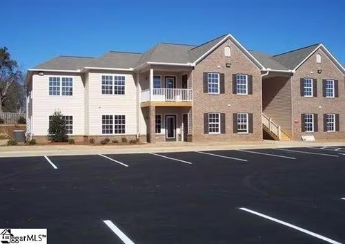 220 Outlook Dr, Boiling Springs, SC, 29316-6219 | Card Image