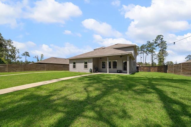 922 Forest Vw, House other with 5 bedrooms, 3 bathrooms and 3 parking in New Caney TX | Image 25