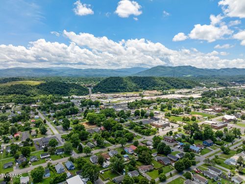 1411 E Unaka Ave, Johnson City, TN, 37601-2751 | Card Image