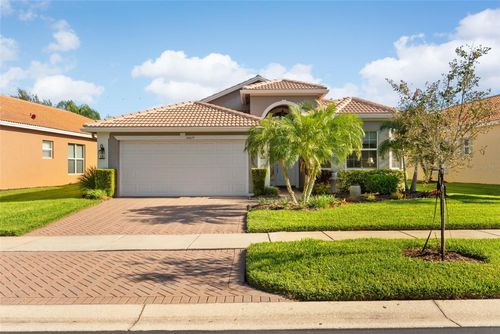 16019 Golden Lakes Dr, WIMAUMA, FL, 33598-5208 | Card Image