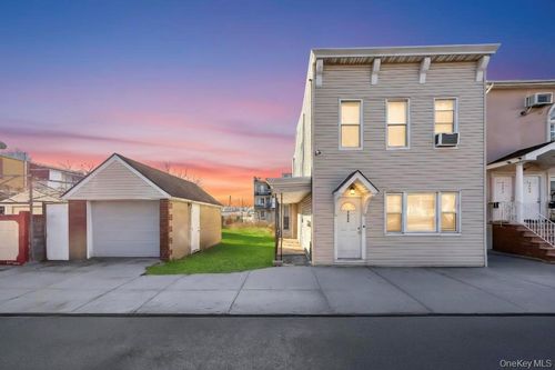 95 86th St, Ozone Park, NY, 11416-1303 | Card Image