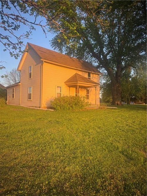 16985 Smith Rd, Smithville, MO, 64089-8672 | Card Image