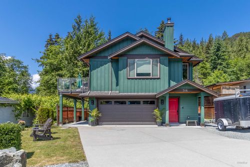 746 Upper Cres, Squamish Lillooet Regional District, BC, V8B3Z1 | Card Image