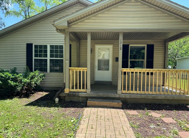 1312 N Hickory St, House other with 4 bedrooms, 2 bathrooms and 4 parking in Champaign IL | Image 5