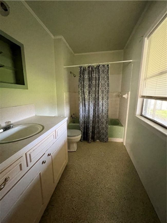 203 Dugger St, House other with 4 bedrooms, 3 bathrooms and null parking in Edna TX | Image 13