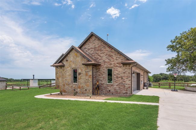 8310 Old Springtown Rd, House other with 4 bedrooms, 3 bathrooms and null parking in Springtown TX | Image 5
