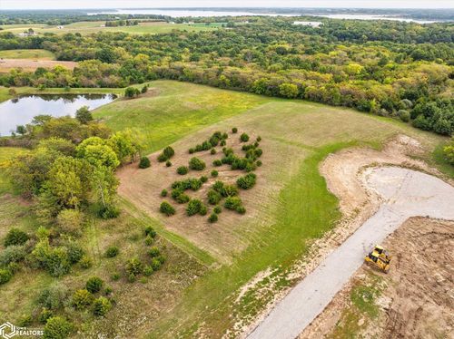 376 Lake Dr, Melrose, IA, 52569-8652 | Card Image