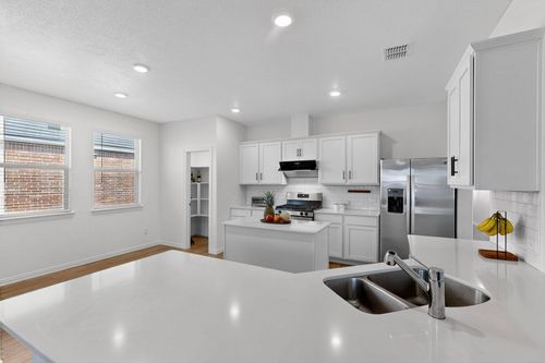 8009 Green Heron Dr, McKinney, TX, 75071-3610 | Card Image