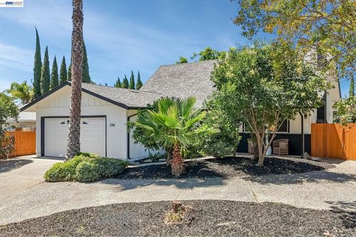 130 Andover Dr, Vacaville, CA, 95687-5708 | Card Image
