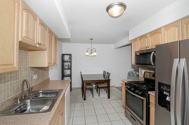 0 - 885 Wellington Ave, Home with 2 bedrooms, 2 bathrooms and null parking in Elk Grove Village IL | Image 14