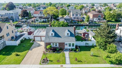 48 W 3rd St, Freeport, NY, 11520-5729 | Card Image