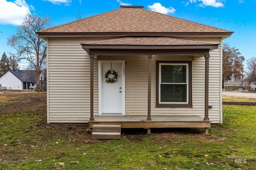 202 E Park Ave, New Plymouth, ID, 83655-5524 | Card Image