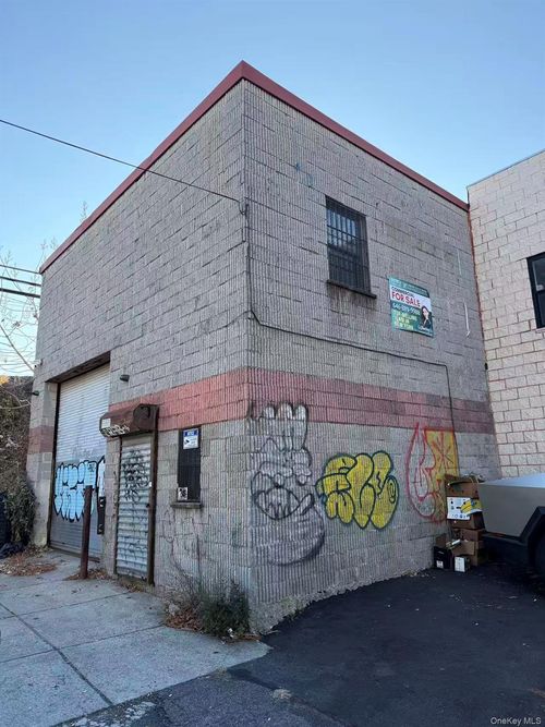 70 48th Ave, Woodside, NY, 11377-6011 | Card Image