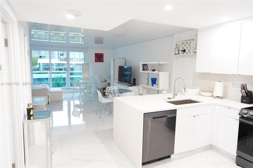 apt-529-2301 Collins Ave, Miami Beach, FL, 33139-1616 | Card Image