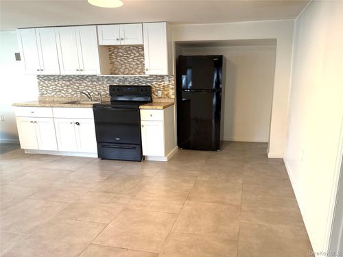 1-95 Irving Ave, Freeport, NY, 11520-5906 | Card Image