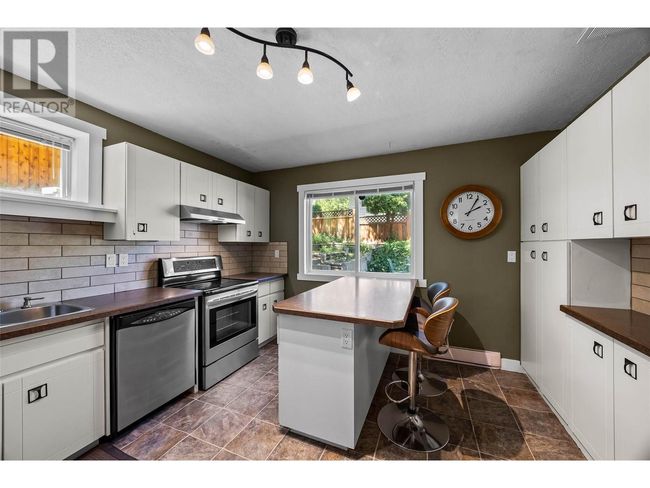1172 Linthorpe Rd, House other with 4 bedrooms, 3 bathrooms and 4 parking in Kamloops BC | Image 4