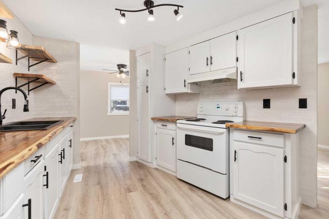 4702 49 Avenue, House other with 2 bedrooms, 1 bathrooms and 2 parking in Killam AB | Image 6