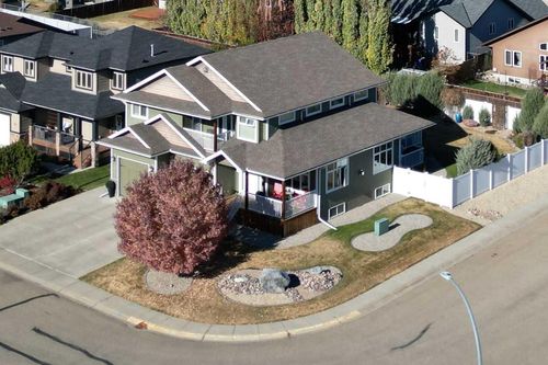 35 Aspen Heights Way, Innisfail, AB, T4G1Y5 | Card Image