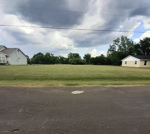 725 Henderson Blvd, Groesbeck, TX, 76642-2040 | Card Image