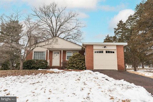 915 Cressman Rd, HARLEYSVILLE, PA, 19438-2802 | Card Image