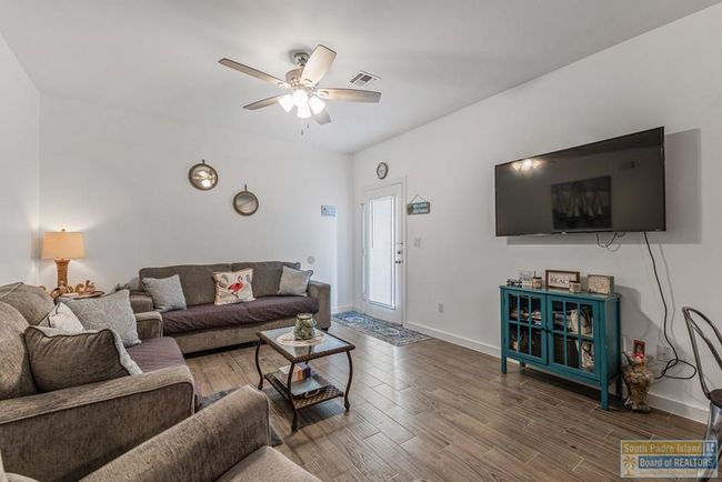 5 - 113 E Pike St, Condo with 2 bedrooms, 2 bathrooms and null parking in South Padre Island TX | Image 4