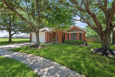 Inviting Red Brick Gives Great Curb Appeal! | Image 1