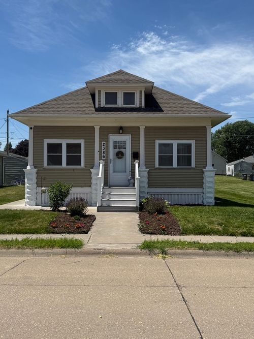 2386 Chancy St, Clinton, IA, 52732-6950 | Card Image