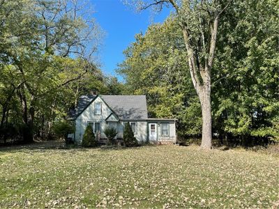 View of front of home featuring a front yard | Image 1