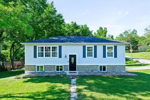 13647 Lawrence St, Bonner Springs, KS, 66012-1719 | Card Image