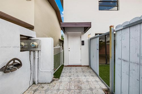 2-1283 W 42nd St, Hialeah, FL, 33012-5909 | Card Image