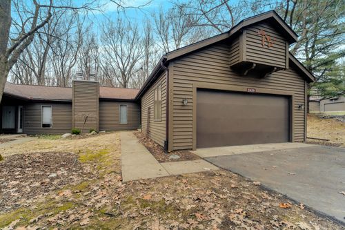 2429 Highpointe Dr, Kalamazoo, MI, 49008-2074 | Card Image