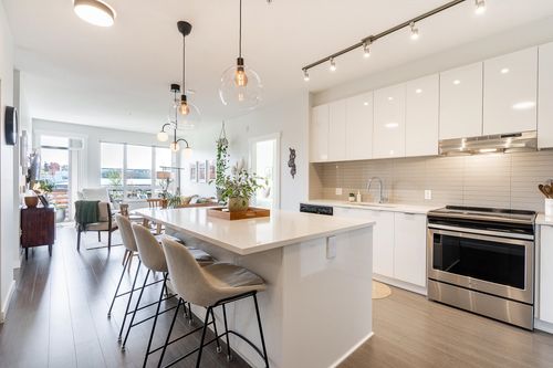 301-31158 Westridge Pl, Abbotsford, BC, V2T0K5 | Card Image