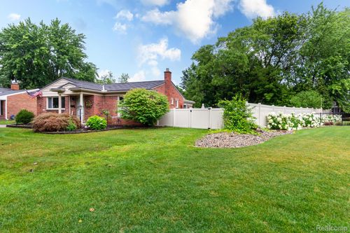 41864 Brentwood Dr, Plymouth, MI, 48170-2607 | Card Image