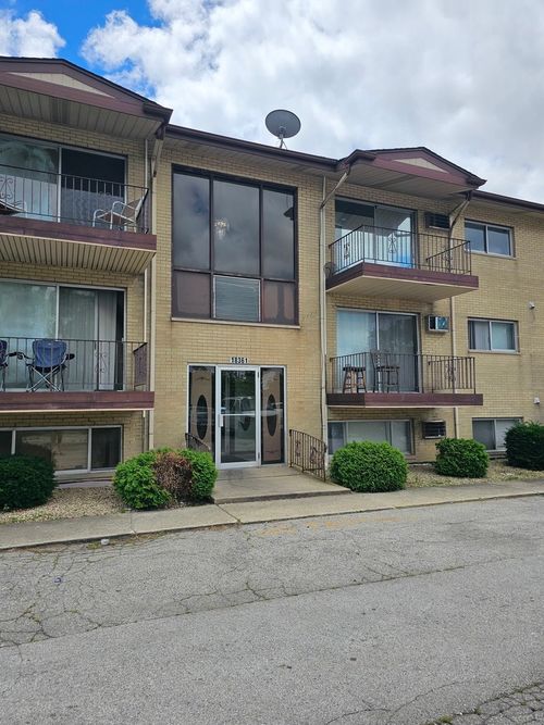 1b-18361 Glen Oak Ave, Lansing, IL, 60438-2776 | Card Image