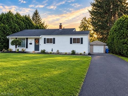 330 Cynthia Dr, Chardon, OH, 44024-1417 | Card Image