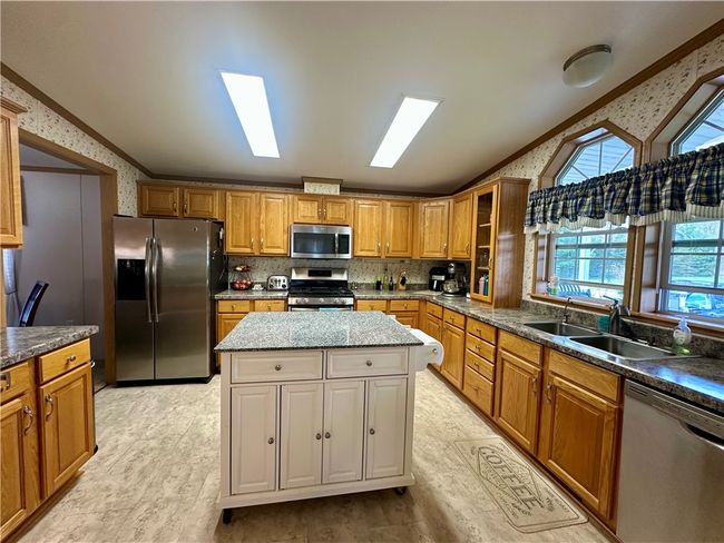 20 Stoneridge Ln, House other with 3 bedrooms, 2 bathrooms and 2 parking in Grove City PA | Image 5