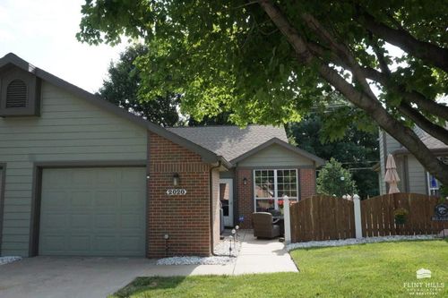 2020 N Pointe Dr, Manhattan, KS, 66502-2609 | Card Image