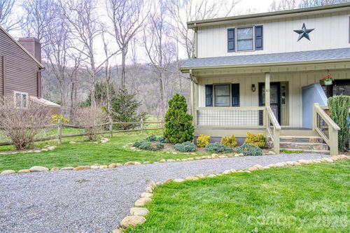 61 Riverside Villa Dr, Maggie Valley, NC, 28751-8802 | Card Image