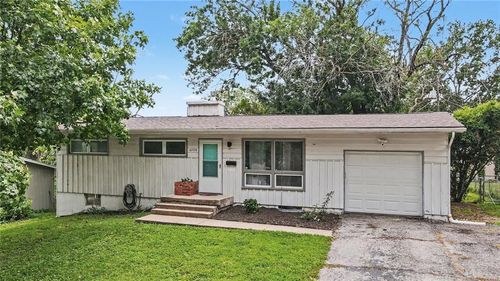 6108 N Howard Ave, Gladstone, MO, 64118-5017 | Card Image