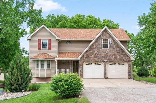 15120 Briarwood Drive, Basehor, KS, 66007 | Card Image