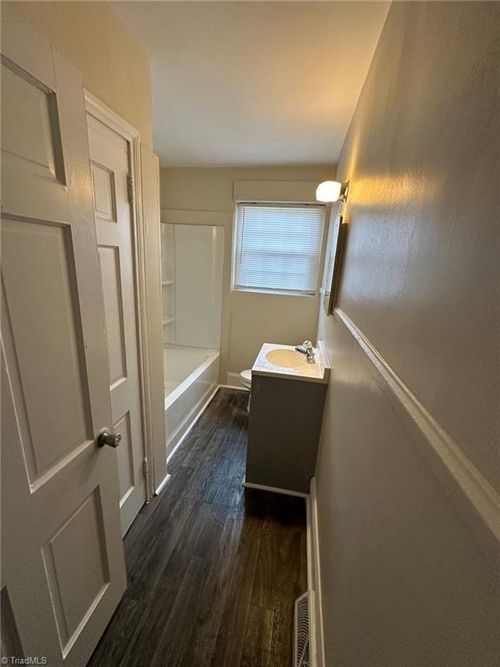 a-1004 Elwell Ave, Greensboro, NC, 27405-6112 | Card Image