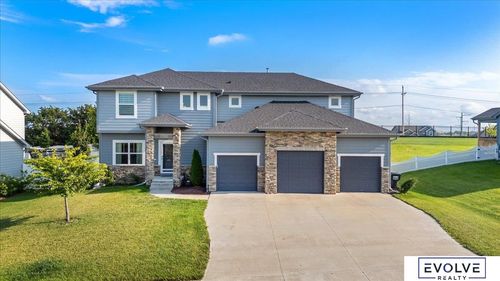 11105 Edgewater Dr, Papillion, NE, 68046-3207 | Card Image