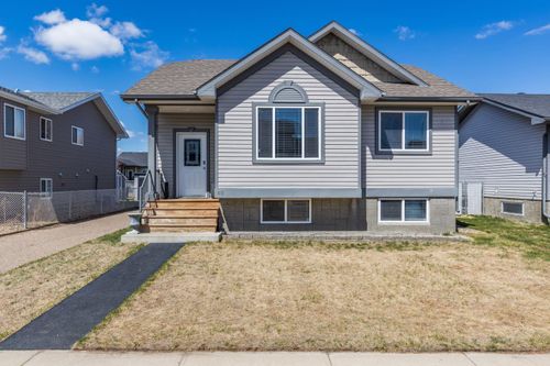 80 Hudson Way Ne, Medicine Hat, AB, T1C1Y6 | Card Image