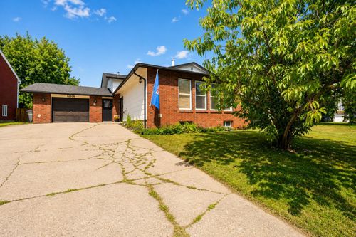 12106 95a St, Grande Prairie, AB, T8V5C5 | Card Image