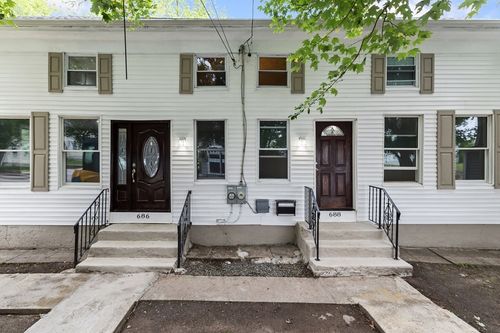688-686 East Ave, Warwick, RI, 02886-0736 | Card Image