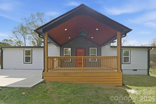 501 Friendship Dr, Matthews, NC, 28105-5830 | Card Image